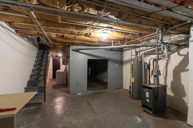 Building Photo - Elmwood Park area newly renovated 3 bedroom