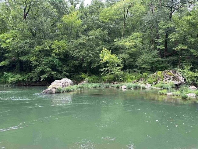 Building Photo - 896 Vaughn Rd