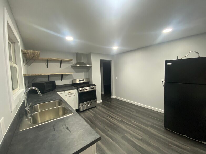 Kitchen - 1326 Westcott St