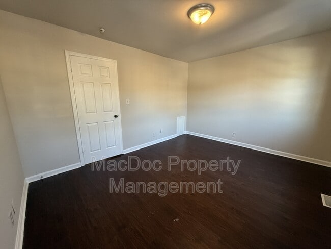 Building Photo - 534 Olde Greenwich Cir