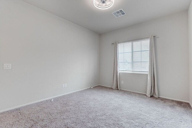 Building Photo - 4735 Ridgeley Ave