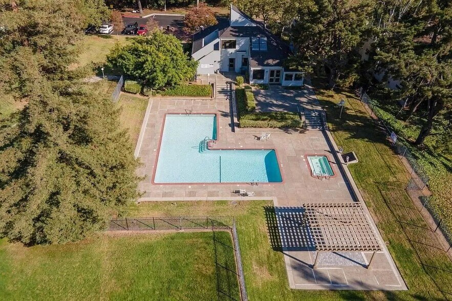 club house & pools - 1896 Mountain Creek Ct