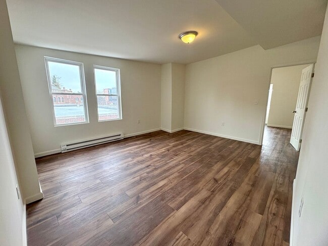 Building Photo - 133 W Maple St