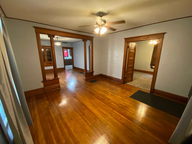 Building Photo - 1121 S Dakota Ave