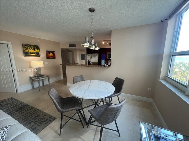 Building Photo - 1155 Brickell Bay Dr