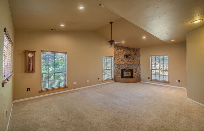Building Photo - 111 Coker Ln