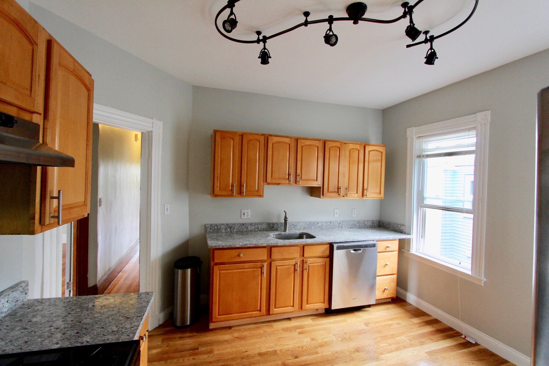 Building Photo - 137 Pleasant St