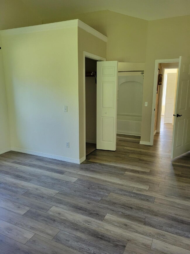 Building Photo - 2 Bedroom, 2 Bath