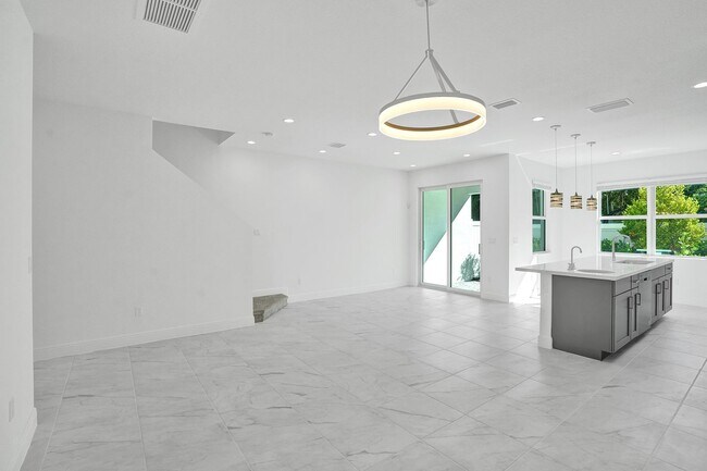 Building Photo - Gorgeous Brand New 3 Bedroom 2 Bath (2-story) Townhouse in Deerfield Beach