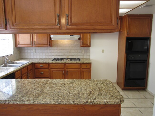 Building Photo - 452 W Huntington Dr