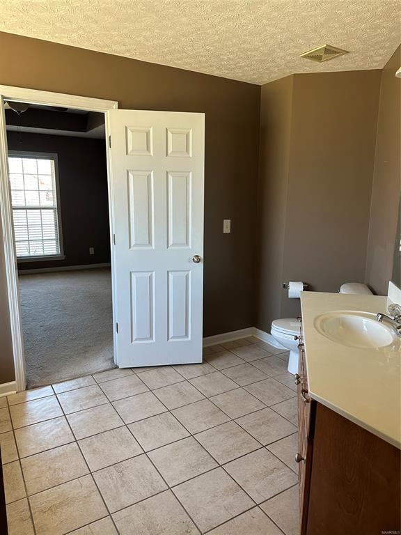 Building Photo - 40 Pin Oak Dr