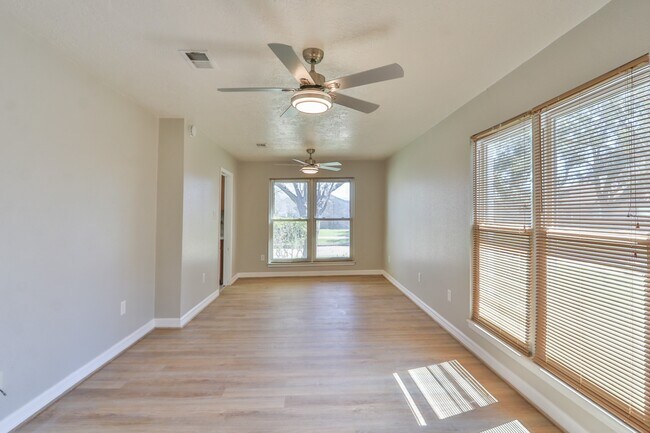 Building Photo - 509 Belmont Dr