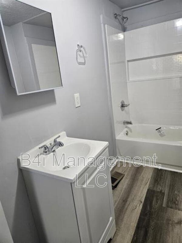 Building Photo - 117 Oak Dr