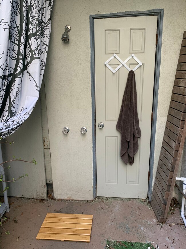 Outdoor shower to remove sand from beach - 306 17th St