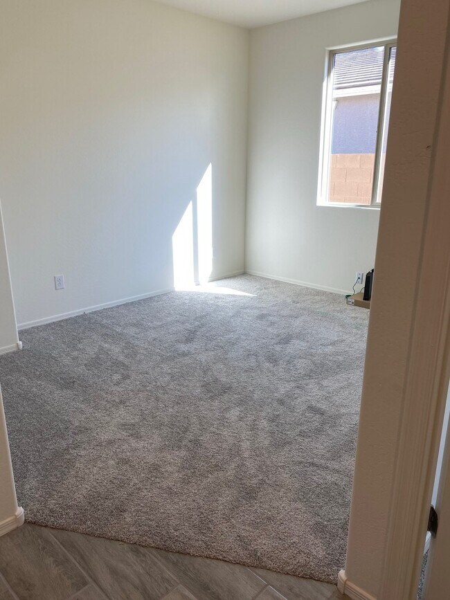 Den - 44124 W Palo Olmo Rd