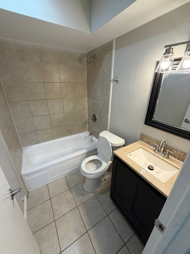 Building Photo - 315 Paldao Dr