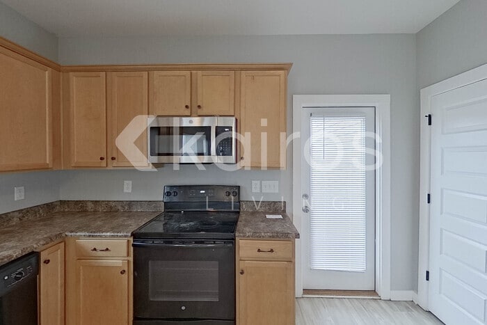 Building Photo - 520 White Oak Cir
