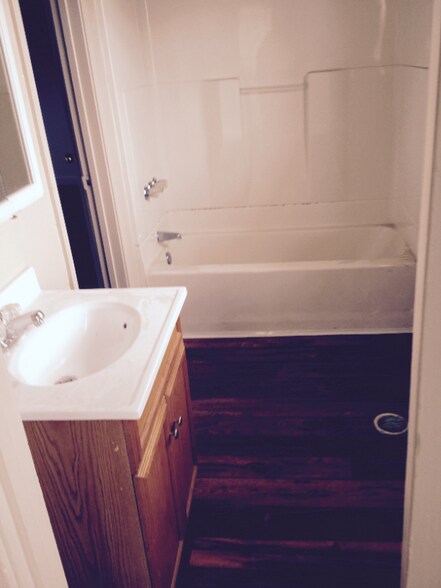 Building Photo - 118 Robinson Rd