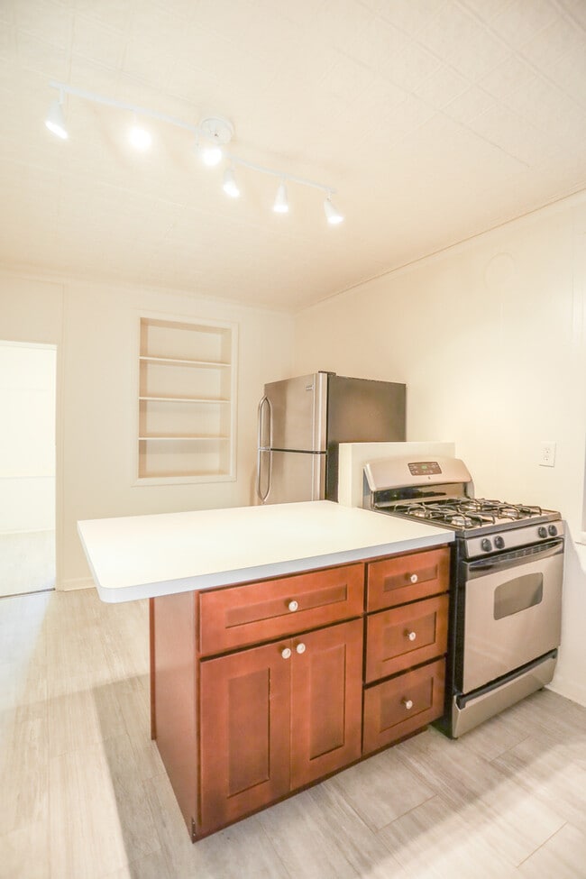 Building Photo - 2315 W School St