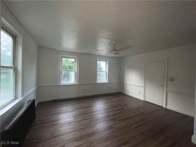 Building Photo - 5466 S Ridge Rd