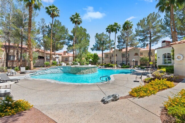 Building Photo - 2-Bedroom Condo in Gated Community!