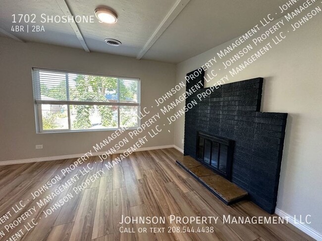 Building Photo - 1702 Shoshone St