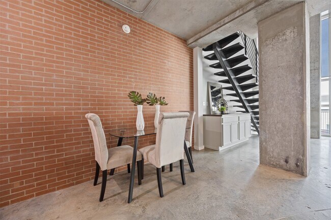 Building Photo - 2000 Bagby St