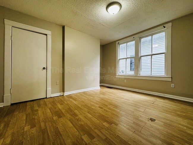 Building Photo - 2208 Duncan Ave