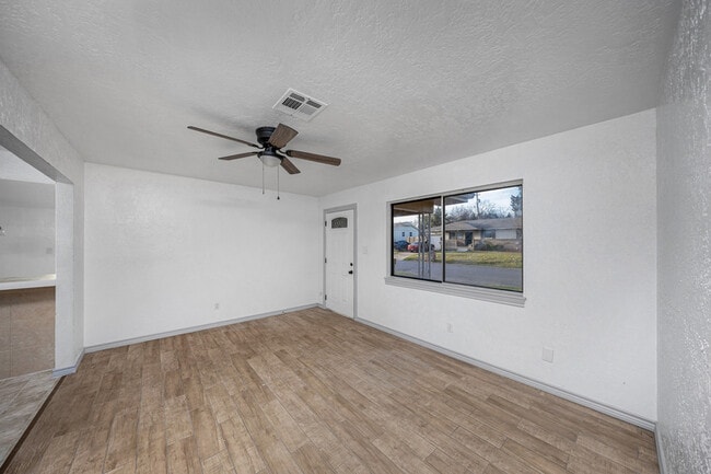 Building Photo - 508 NW Woodridge Dr