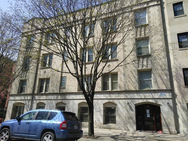 Building Photo - 4228 N Kenmore Ave