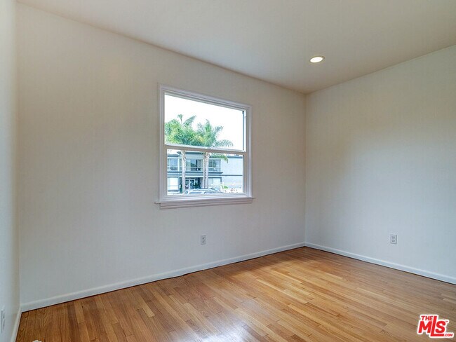 Building Photo - 7101 W 85th St
