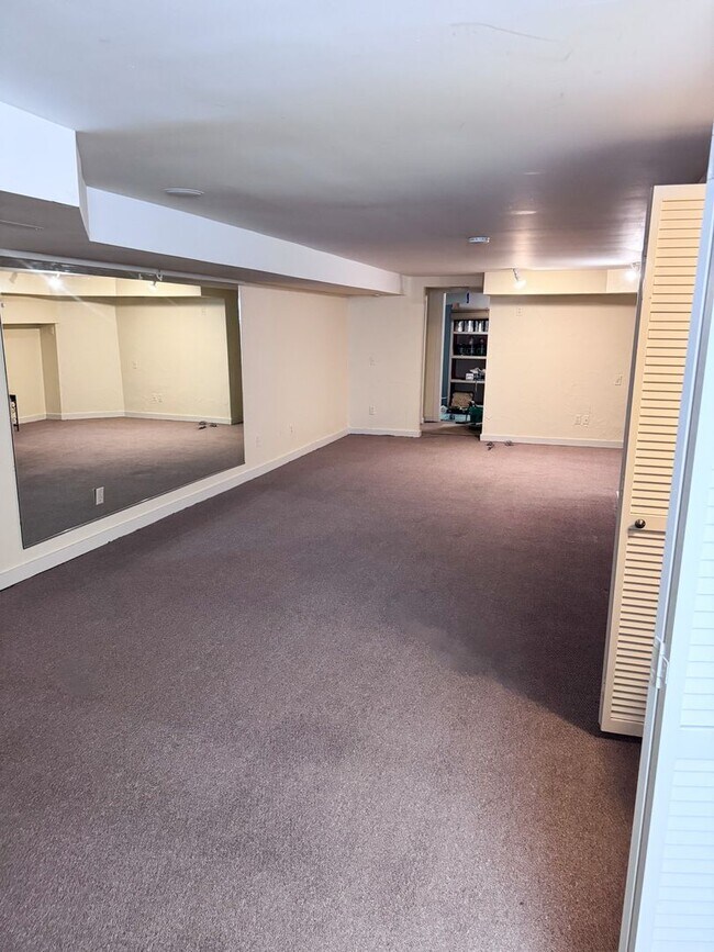 Building Photo - Historical Duplex - Spacious 3 Bedroom, 2.5 Bath Duplex with fenced in private patio.