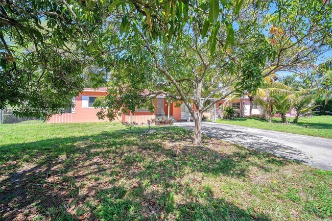 Building Photo - 13140 N Miami Ave