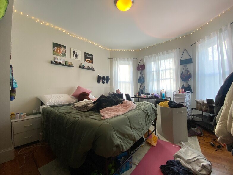 Building Photo - 14 Parker Hill Ave