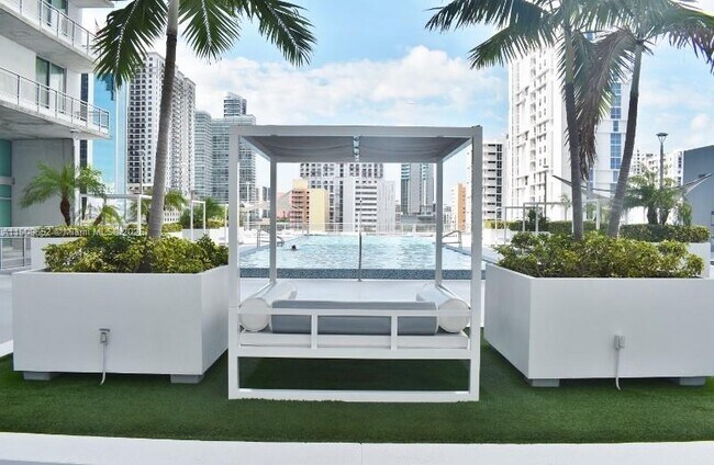 Building Photo - 690 SW 1st Ct