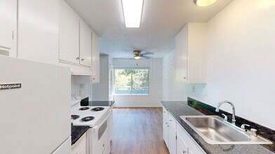 Building Photo - 827 Las Gallinas Ave