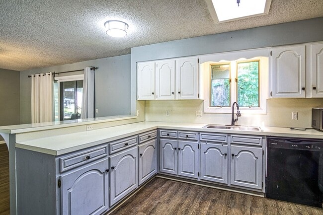 Building Photo - Lake DeSoto Area | Home |Unfurnished