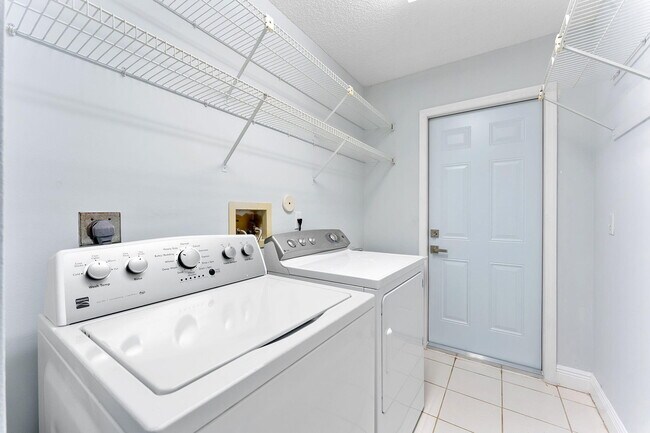 Building Photo - 1248 Lake Breeze Dr