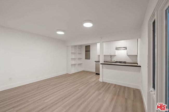 Building Photo - 6821 E Ocean Blvd