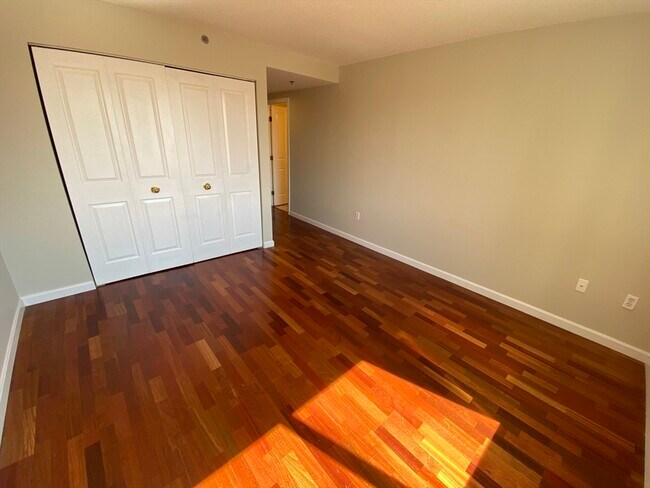 Building Photo - 8 Museum Way