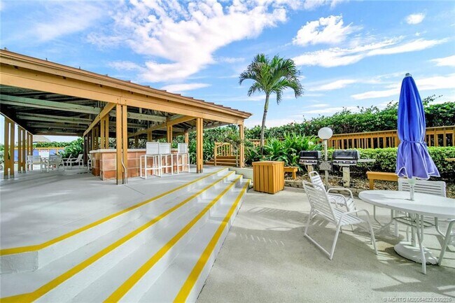 Building Photo - 10410 S Ocean Dr