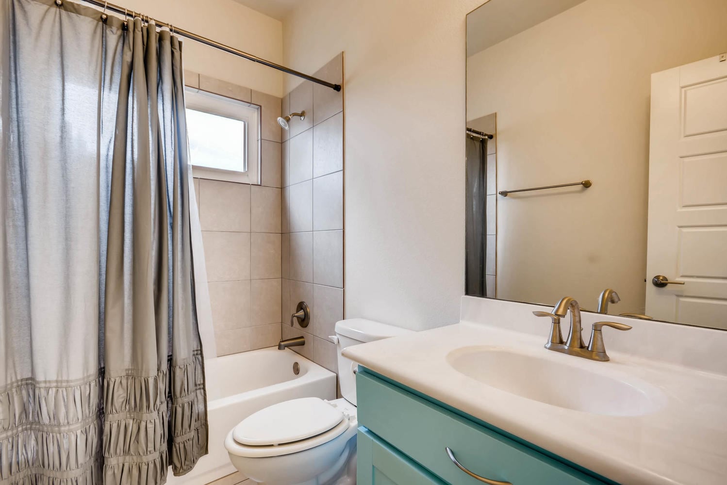 Guest bathroom_upstairs - 1916 tripshaw lane