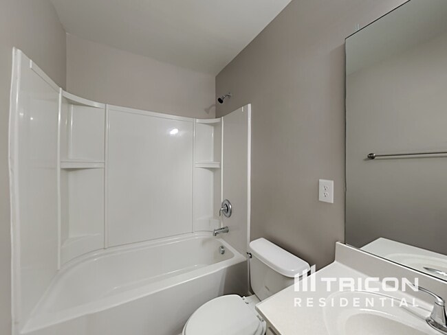 Building Photo - 6405 Lanzerac Manor Dr