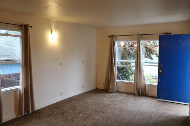 Building Photo - Near Sequoia Zoo and Park, Cozy 2/1 with l...