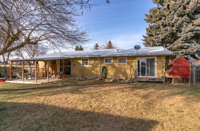 Building Photo - 3 Bedroom 1.5 Bath
