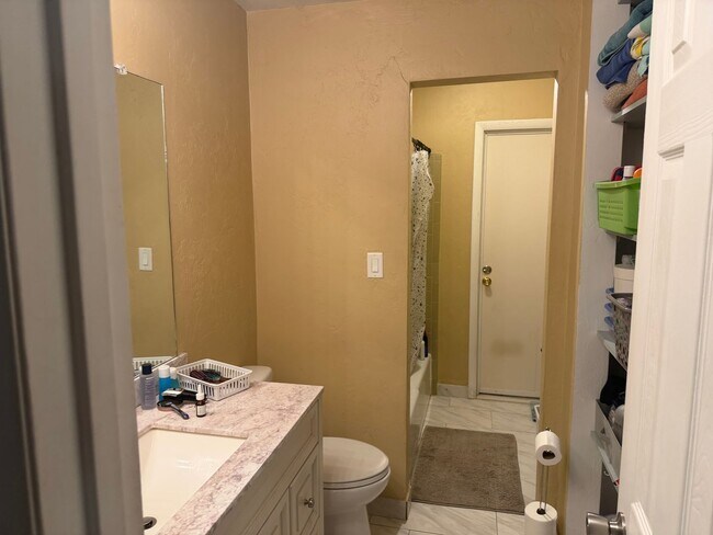 Building Photo - Beautiful 3 Bedroom 2 Bathroom House!!!