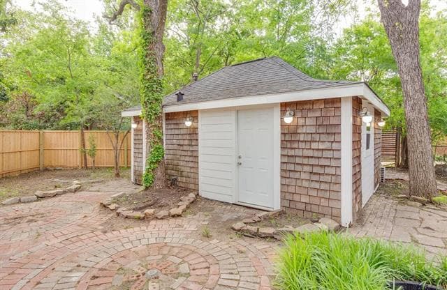Building Photo - 419 Paulus Ave