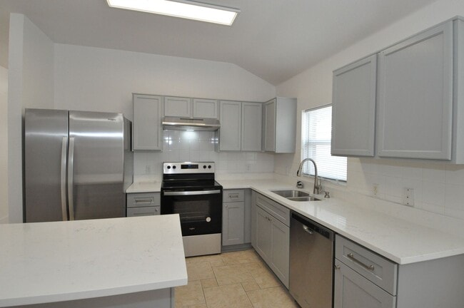 Primary Photo - Newly Renovated Home in Pflugerville - Gre...