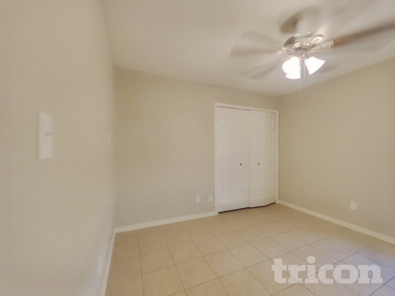 Building Photo - 1718 Kingston Dr