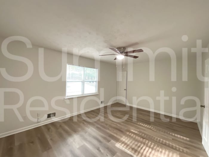 Building Photo - 5950 Stonewall Dr